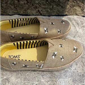 Tom’s shoe. Size 6